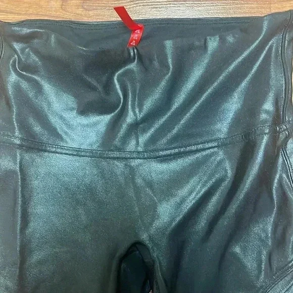 Spanx Faux Leather Moto Leggings in Black Size med - Picture 6 of 8